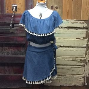 🏷SOLD-Hummingbird Fiesta Crop Top